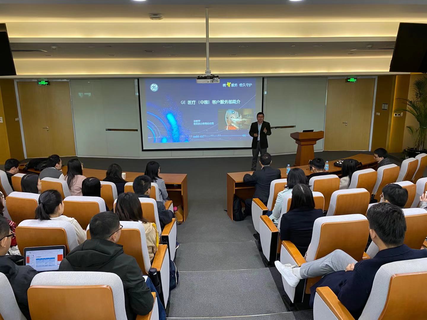 092c33abdabaf32c9b81cad9336940a